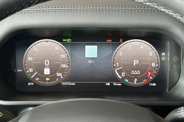 New 2026 Santorini Black Land Rover X-Dynamic SE image 23