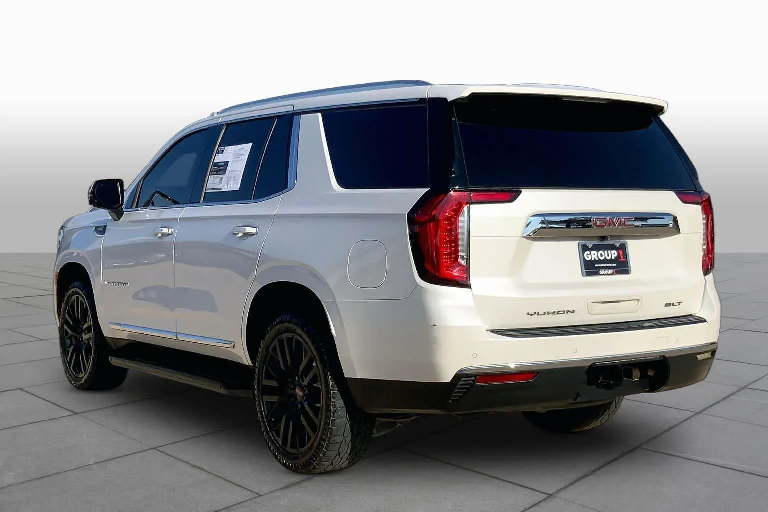 Used 2021 WHITE FROST TRICOAT GMC SLT image 11