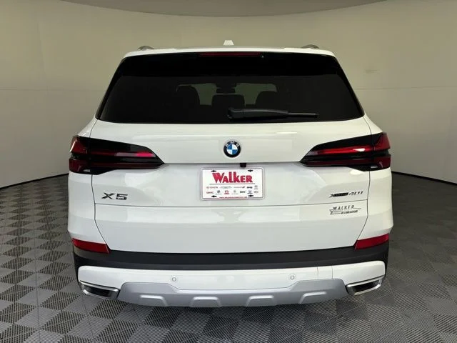 New 2026 Alpine White BMW xDrive40i image 6