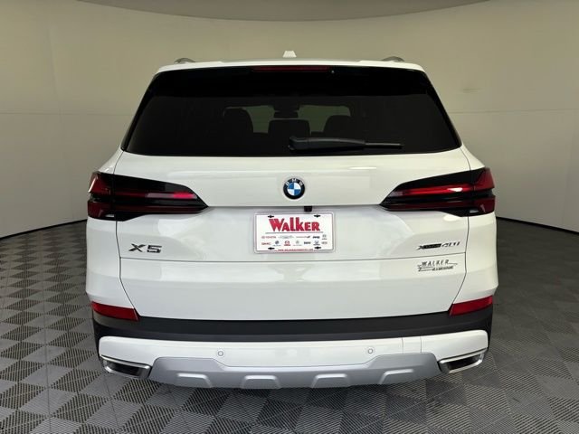 New 2026 White BMW xDrive40i image 6