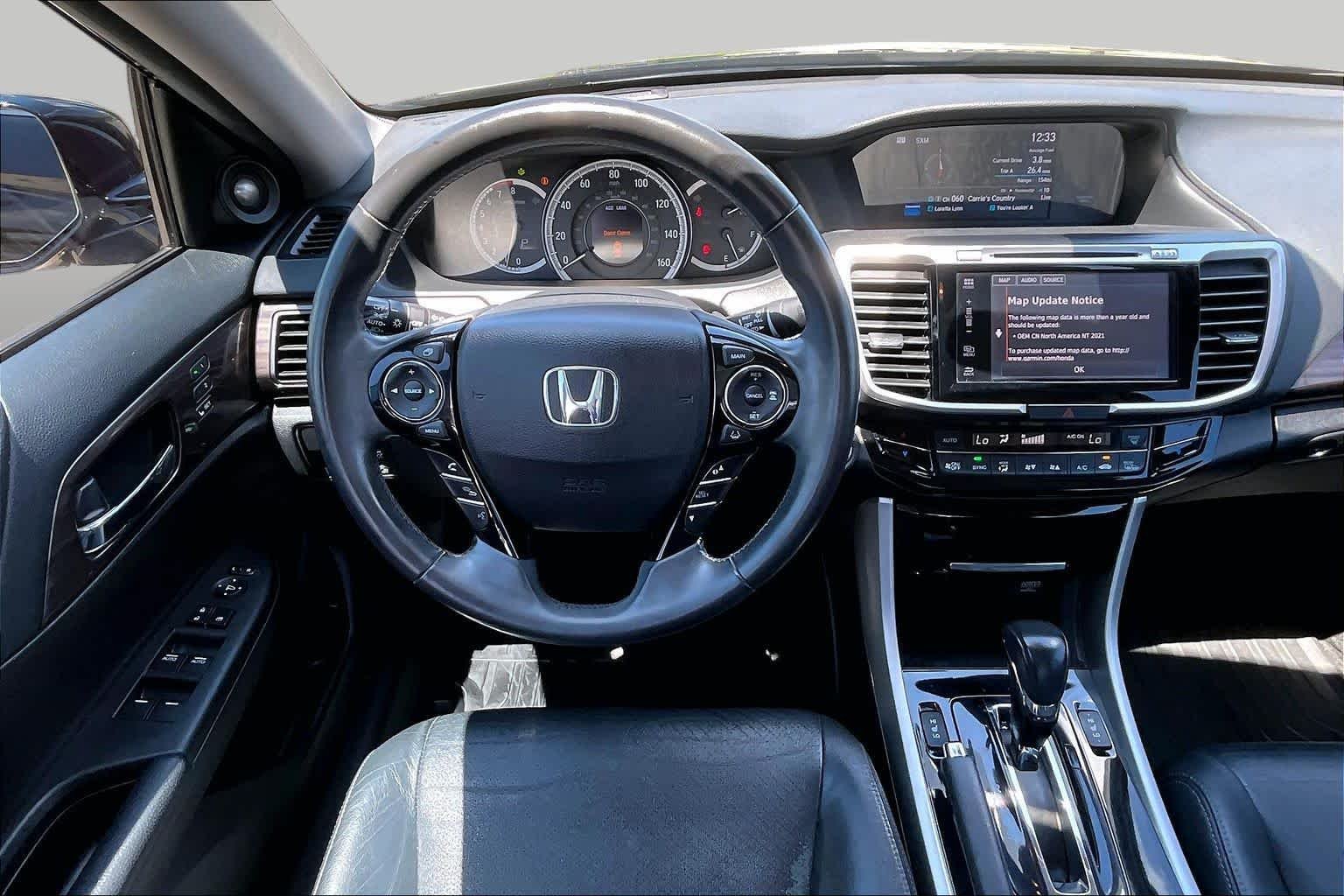 Used 2017 Crystal Black Pearl Honda Touring image 6