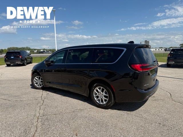 Used 2023 Brilliant Black Crystal Pearlcoat Chrysler Touring L image 9