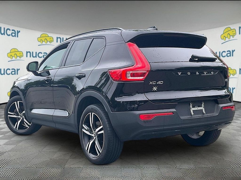 Used 2021 Black Volvo R-Design image 4