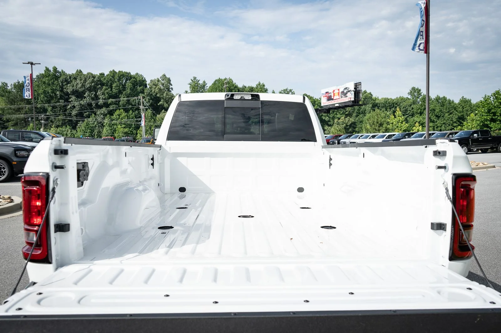 New 2026 Bright White Clear-Coat Exterior Paint RAM Tradesman image 9