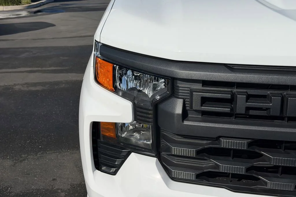 New 2026 Summit White Chevrolet Custom image 4