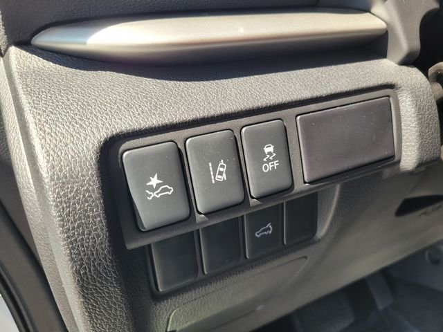 Used 2025 White Mitsubishi SE image 19