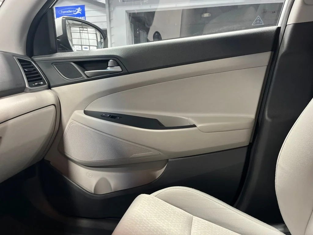 Used 2018 Molten Silver Hyundai SEL image 15