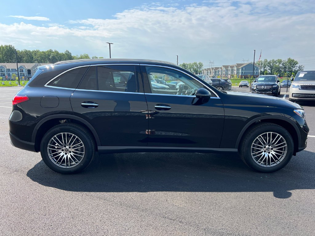 New 2026 Obsidian Black Metallic Mercedes-Benz GLC 300 image 44