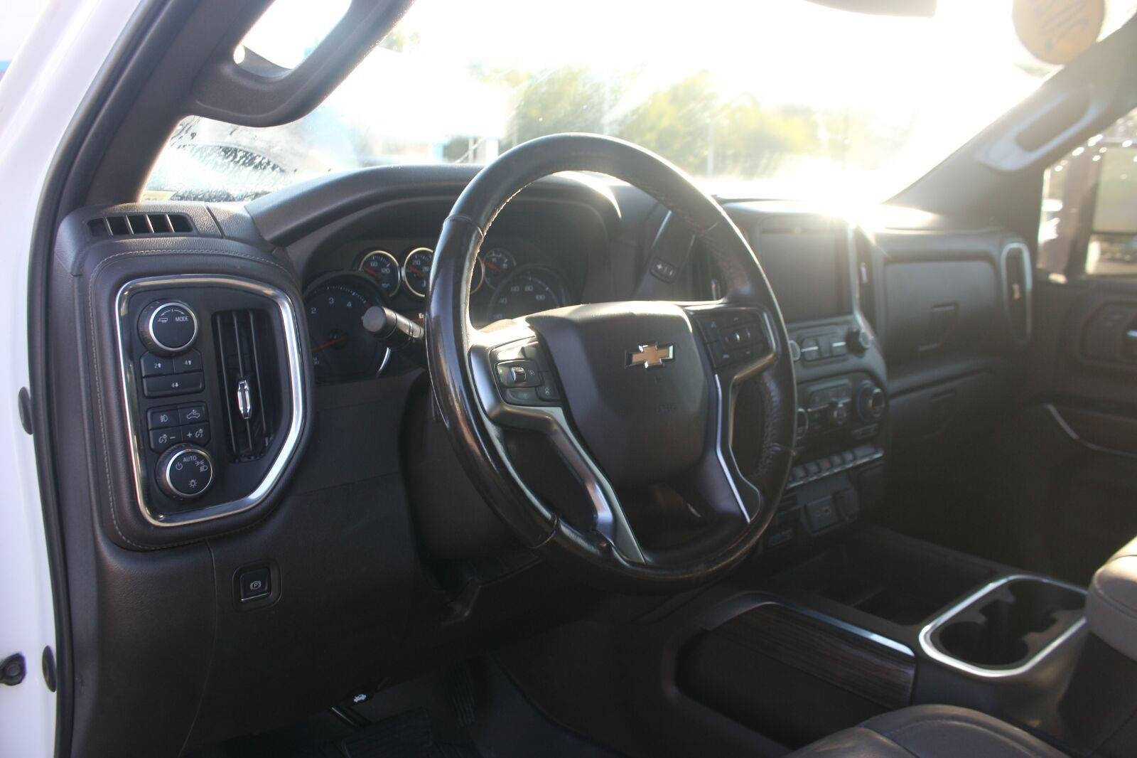 Used 2022 SUMMIT WHITE Chevrolet LT image 18
