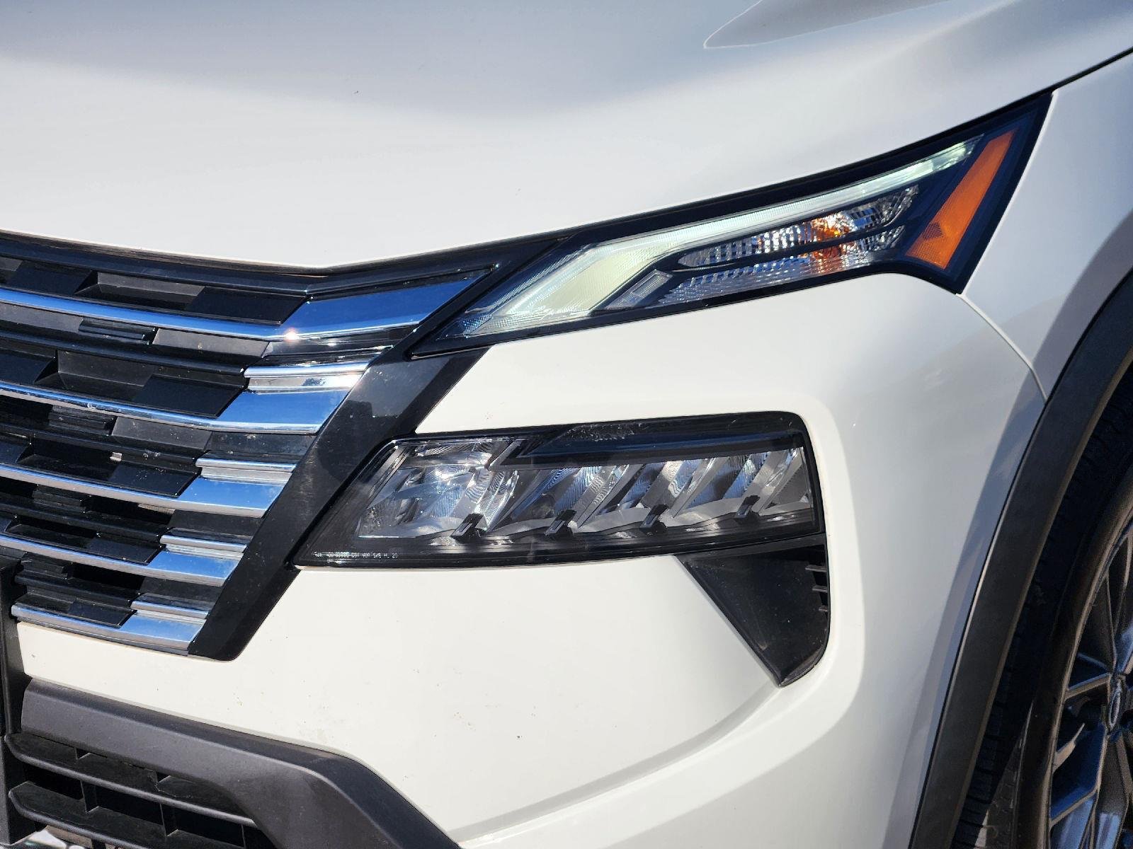 Certified Used 2024 Glacier White Nissan S image 7