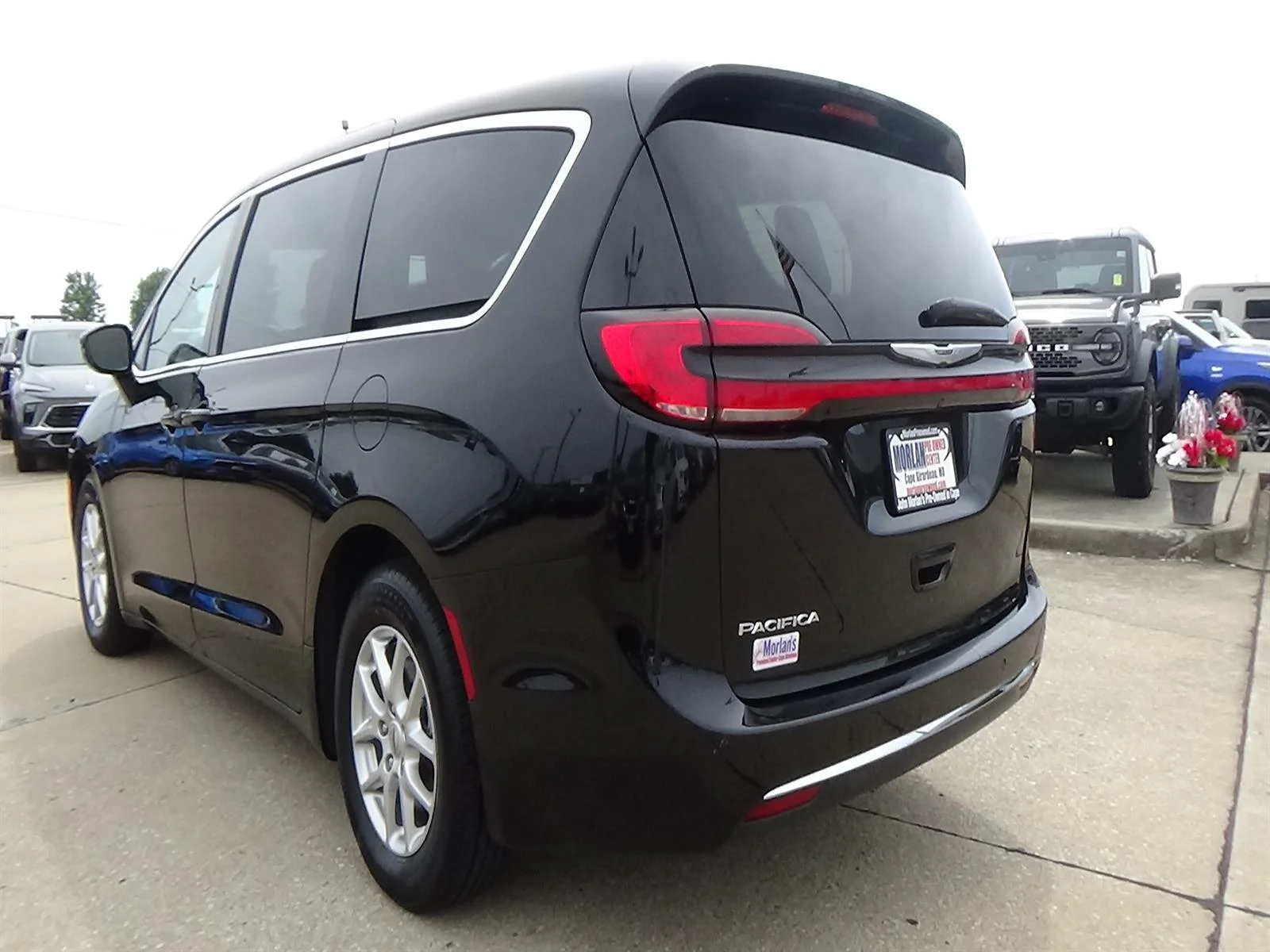 Certified Used 2024 Diamond Black Crystal Pearl Coat (pxj) Chrysler Touring L image 8