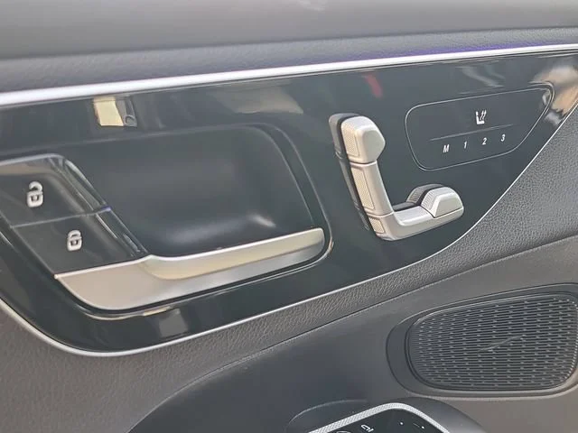 Used 2023 Gray Mercedes-Benz GLC 300 image 28