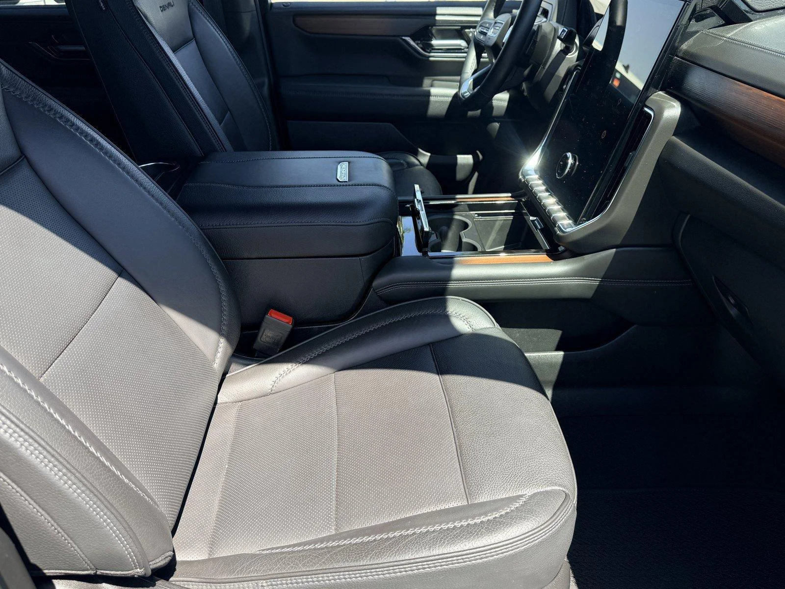 Used 2025 Sterling Metallic GMC Denali image 8