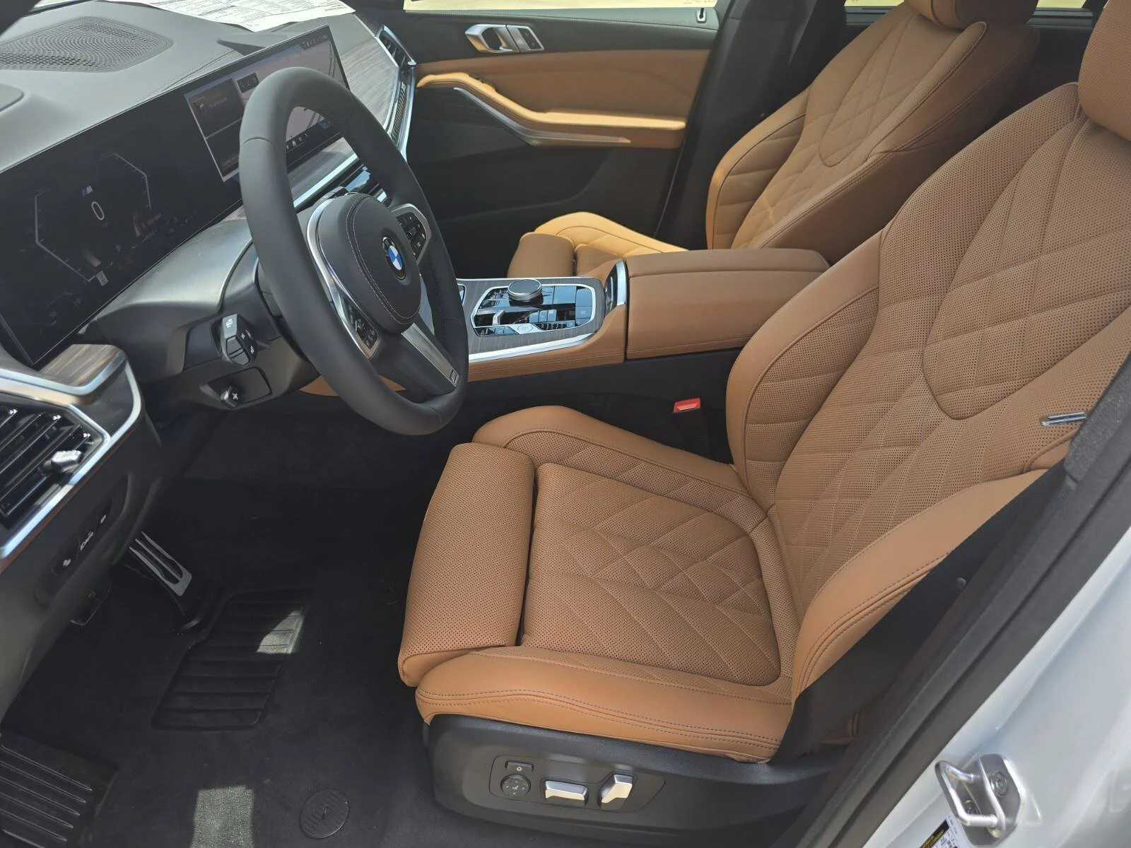 New 2026 0A96 Mineral White Metallic BMW xDrive40i image 11