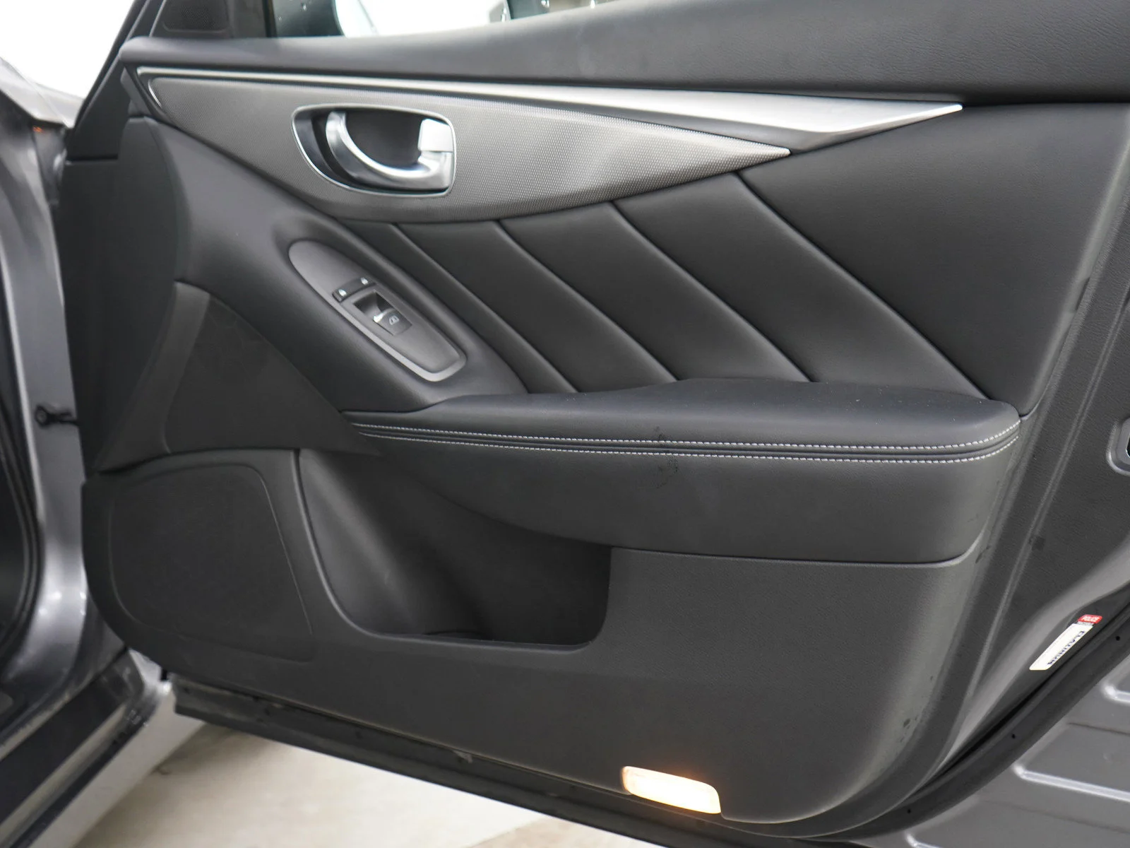 Used 2020 Graphite Shadow INFINITI Sport image 9