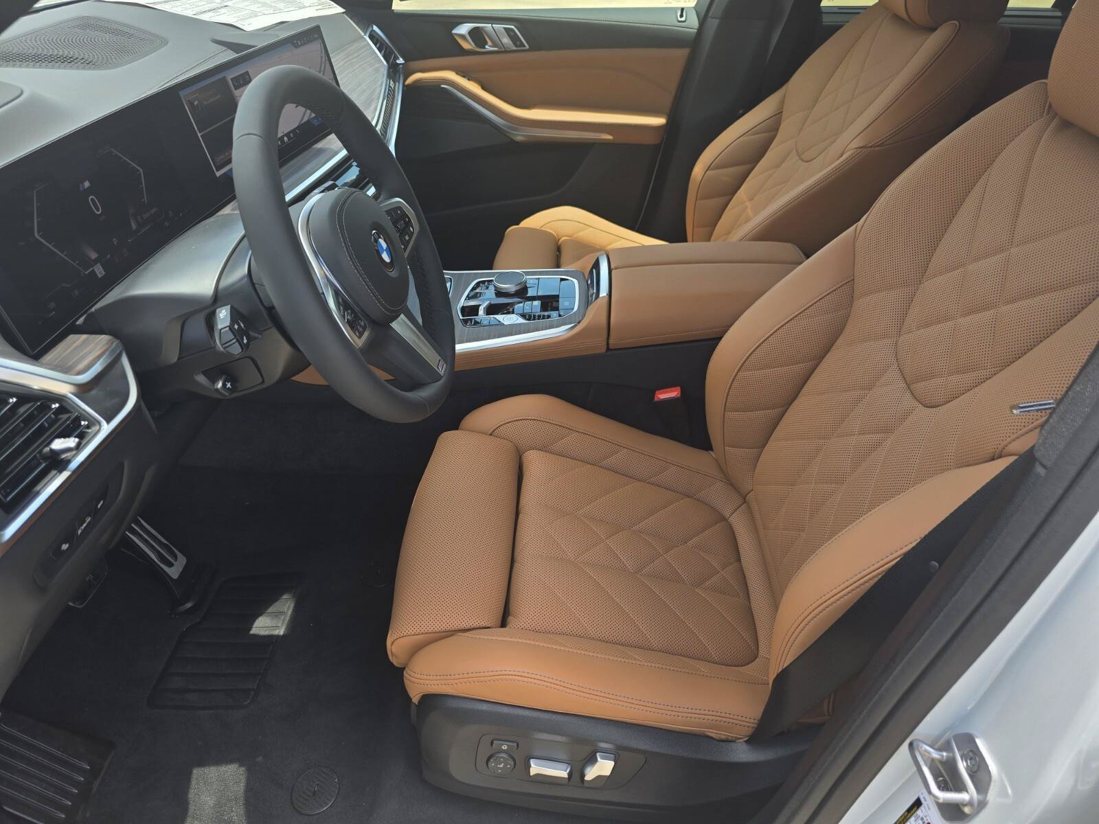 New 2026 0A96 Mineral White Metallic BMW xDrive40i image 11