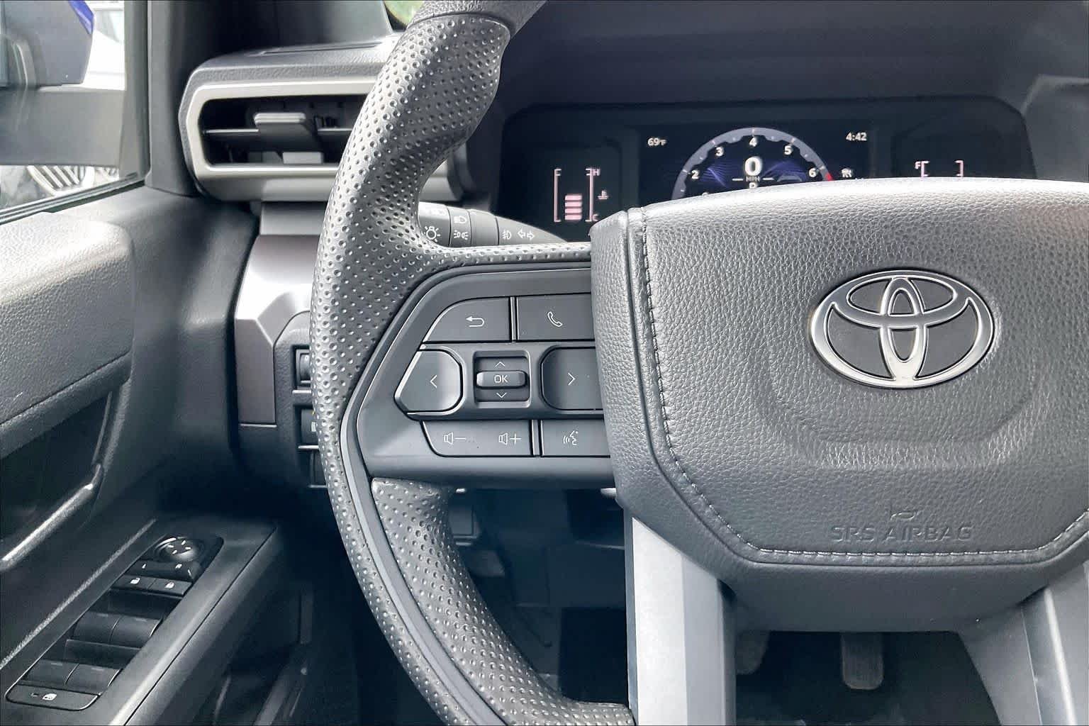 Used 2025 Blue Crush Metallic Toyota SR5 image 22