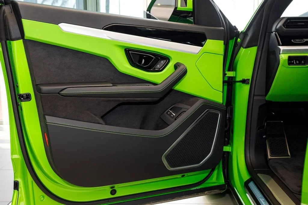 Used 2025 Green Lamborghini SE image 50