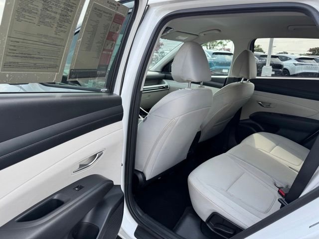 Used 2025 White Hyundai SEL image 32