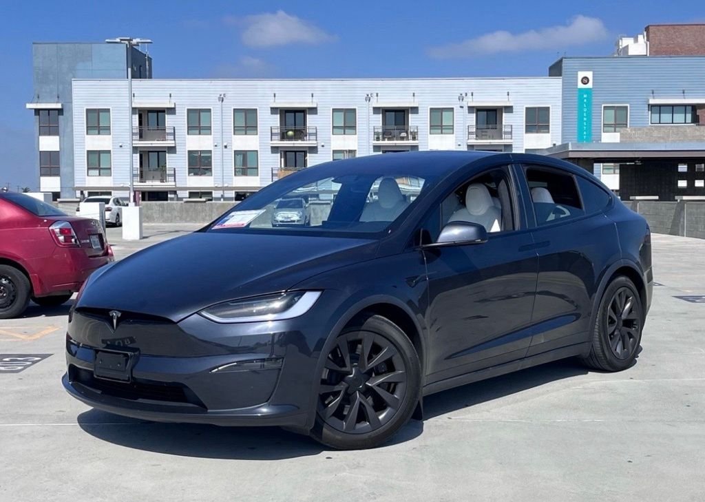 2024 Tesla Model X Long Range's photo