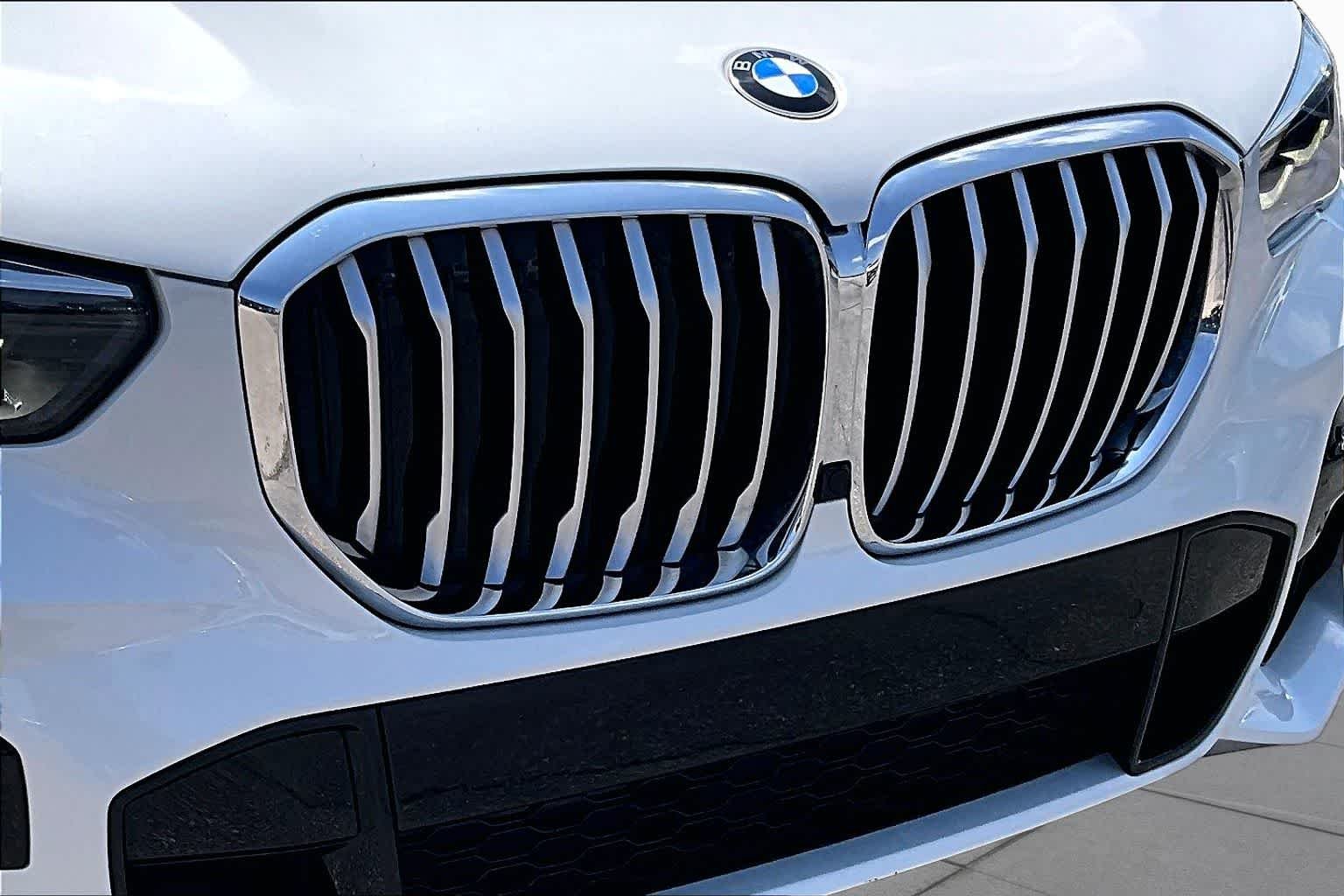Used 2022 Mineral White Metallic BMW sDrive40i image 30