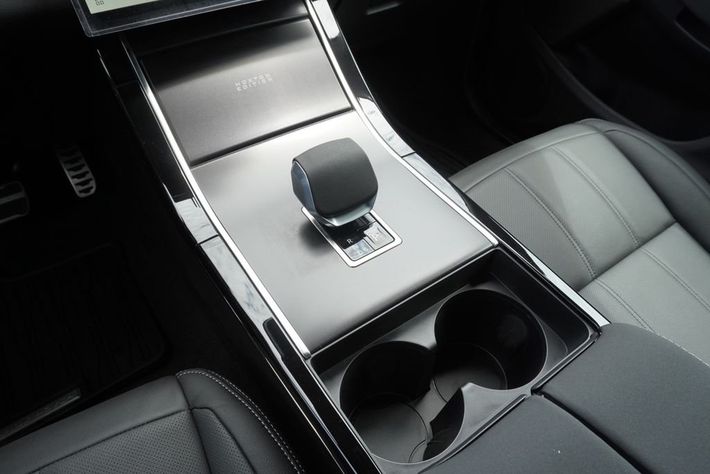 New 2026 Fuji White Land Rover Hoxton Edition image 14