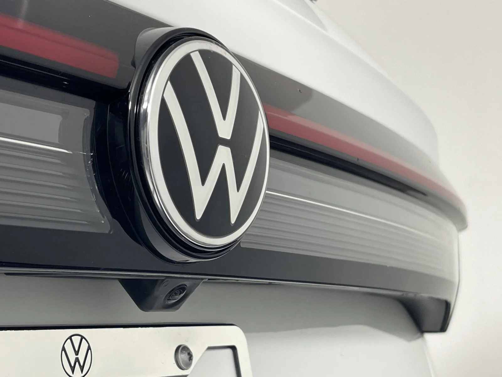 2025 Volkswagen Taos SE Black - Photo 14