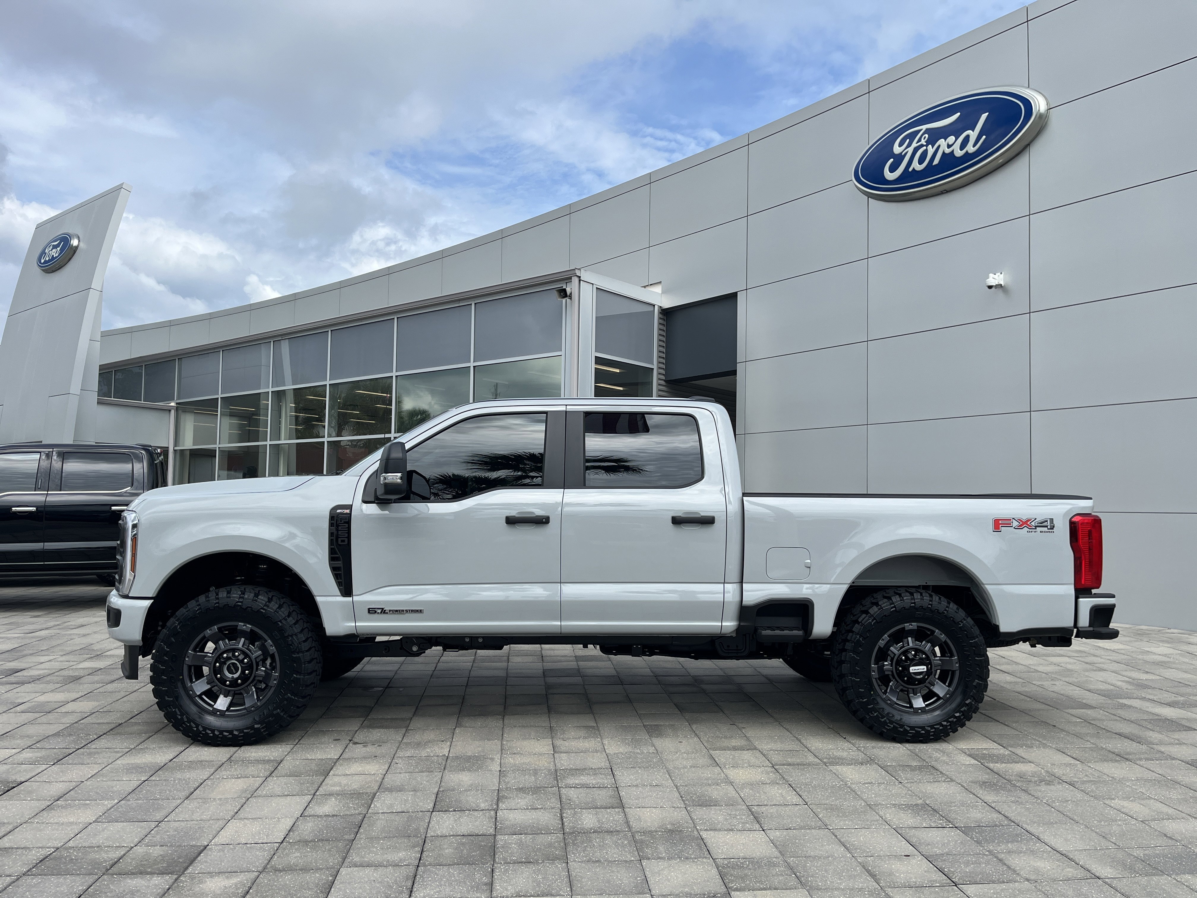 New 2026 Avalanche Ford XL image 3
