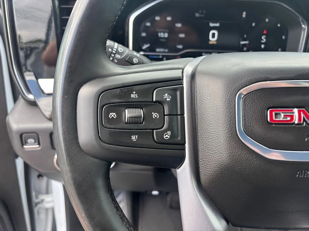 Used 2025 White GMC SLT image 17