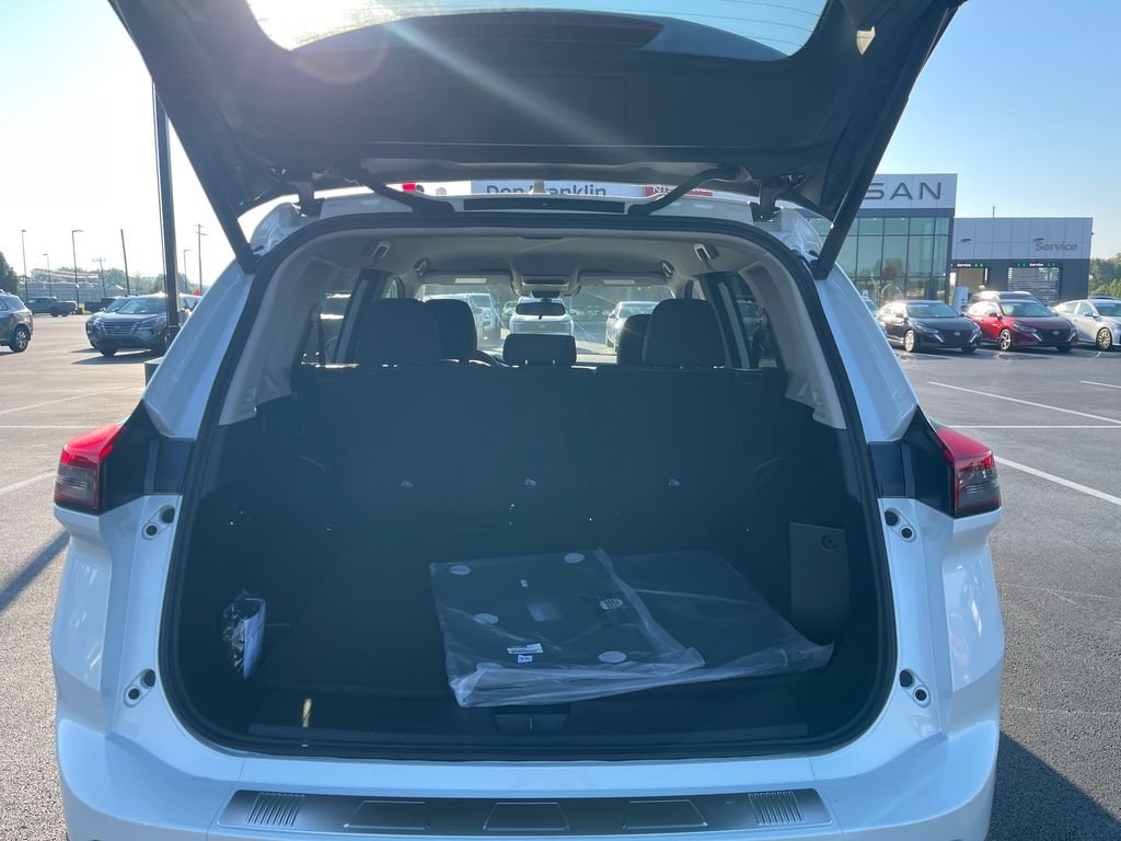New 2026 White Nissan SV image 9