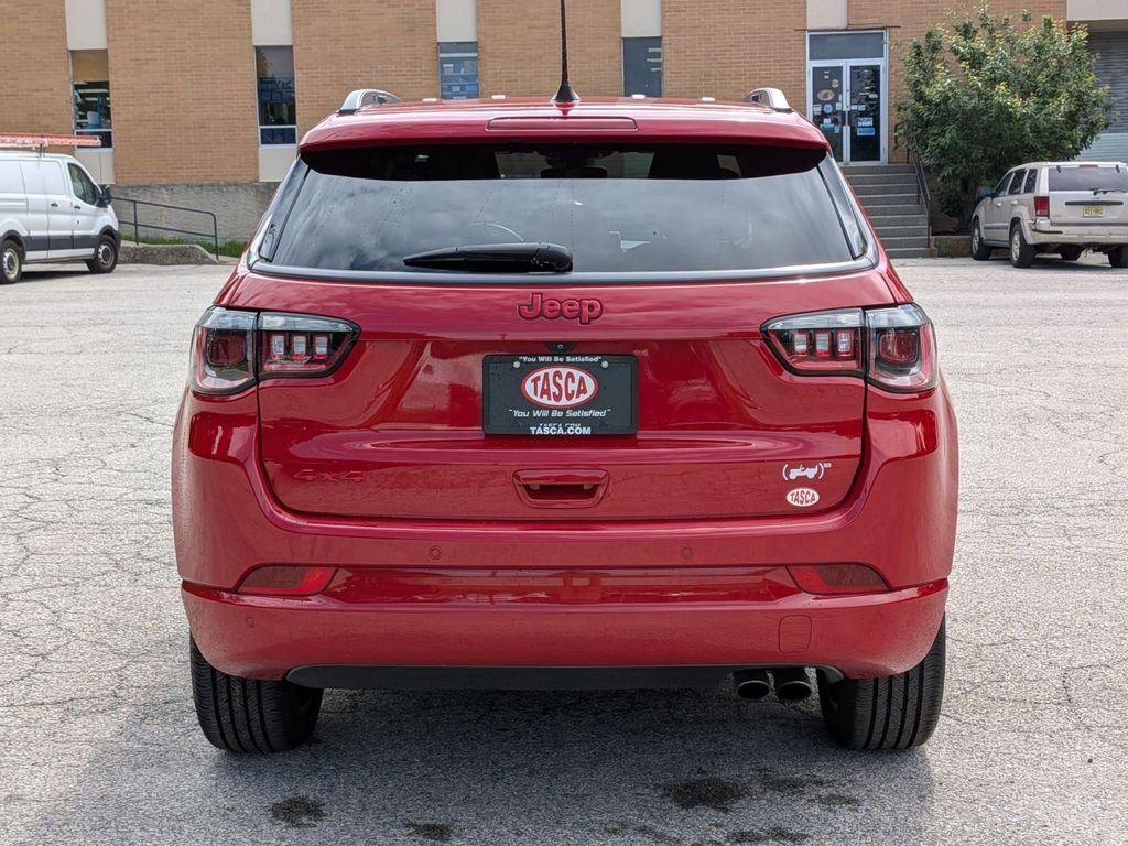 Used 2022 Red Jeep Limited image 4