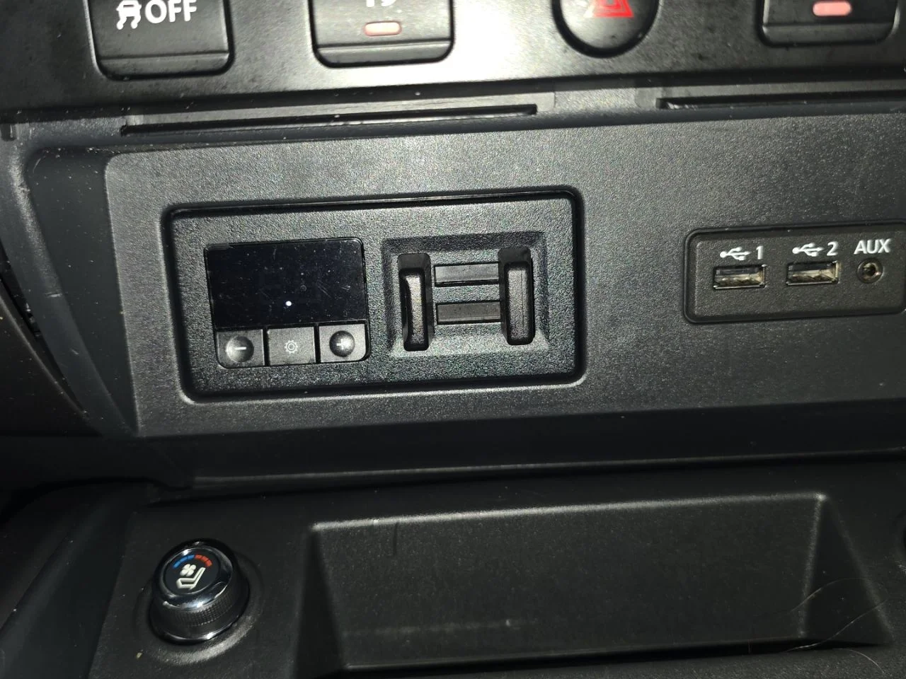 Used 2019 White Nissan Platinum Reserve image 34