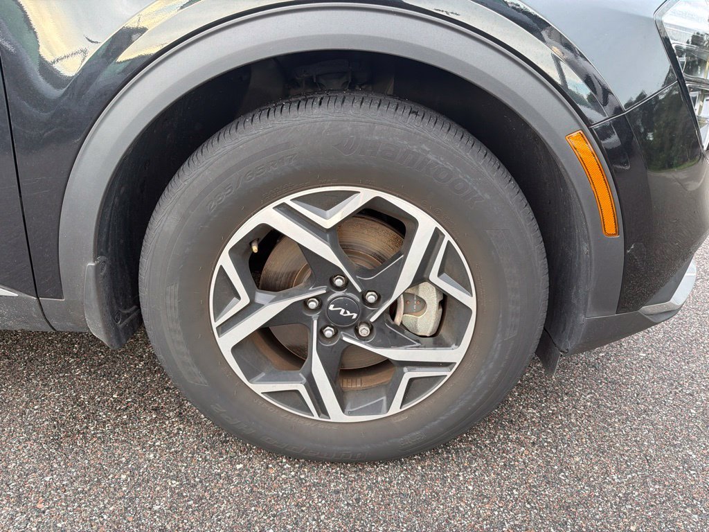 Certified Used 2025 Fusion Black Kia LX image 27