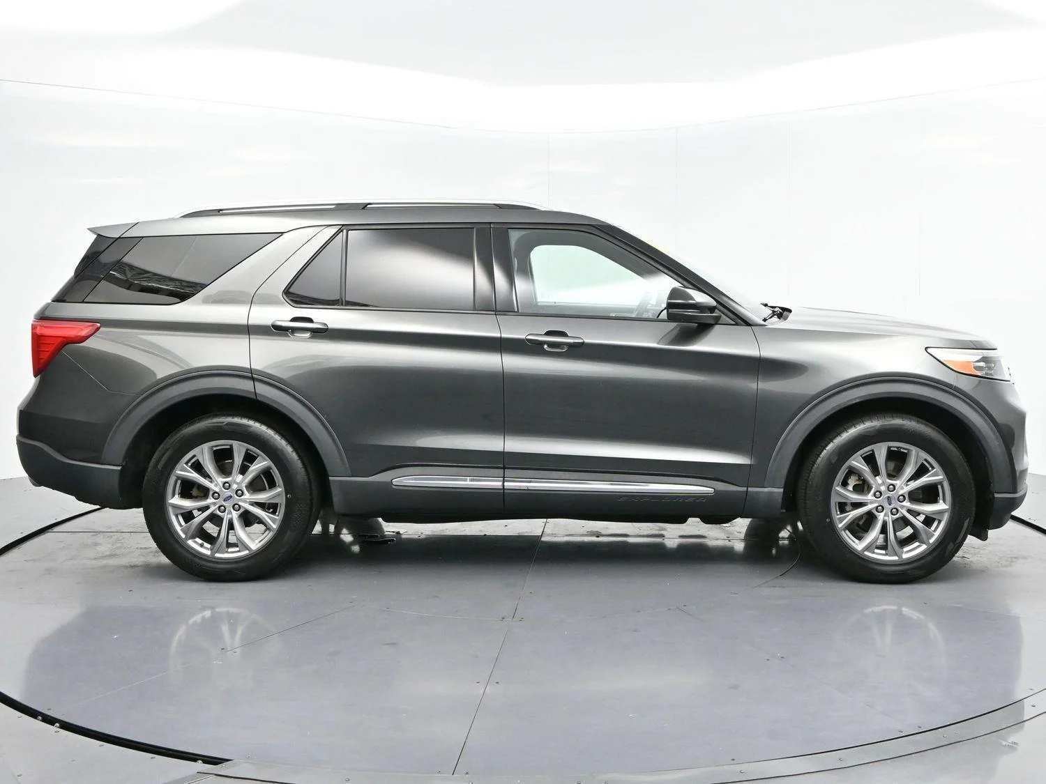Used 2020 Magnetic Ford Limited image 8
