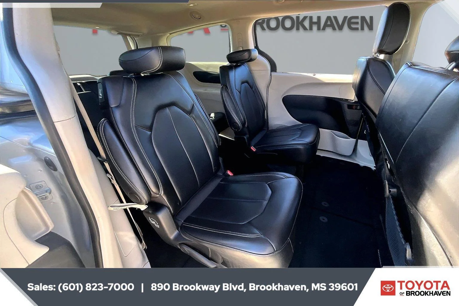 Used 2024 Silver Mist Clearcoat Chrysler Touring L image 20