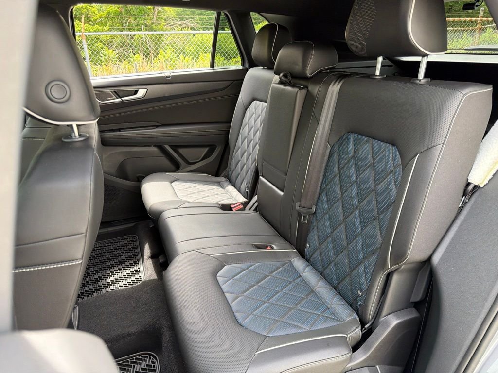 Used 2025 Gray Volkswagen 2.0T SEL Premium R-Line image 22