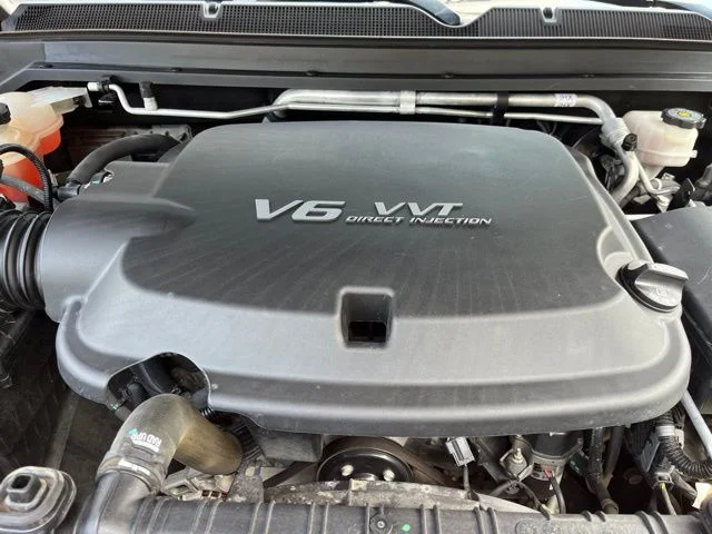 Used 2019 Red Chevrolet Z71 image 32