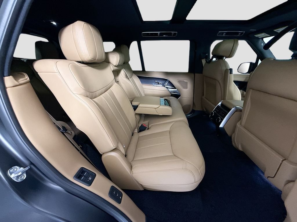 New 2026 Obsidian Black Satin Land Rover SE image 22