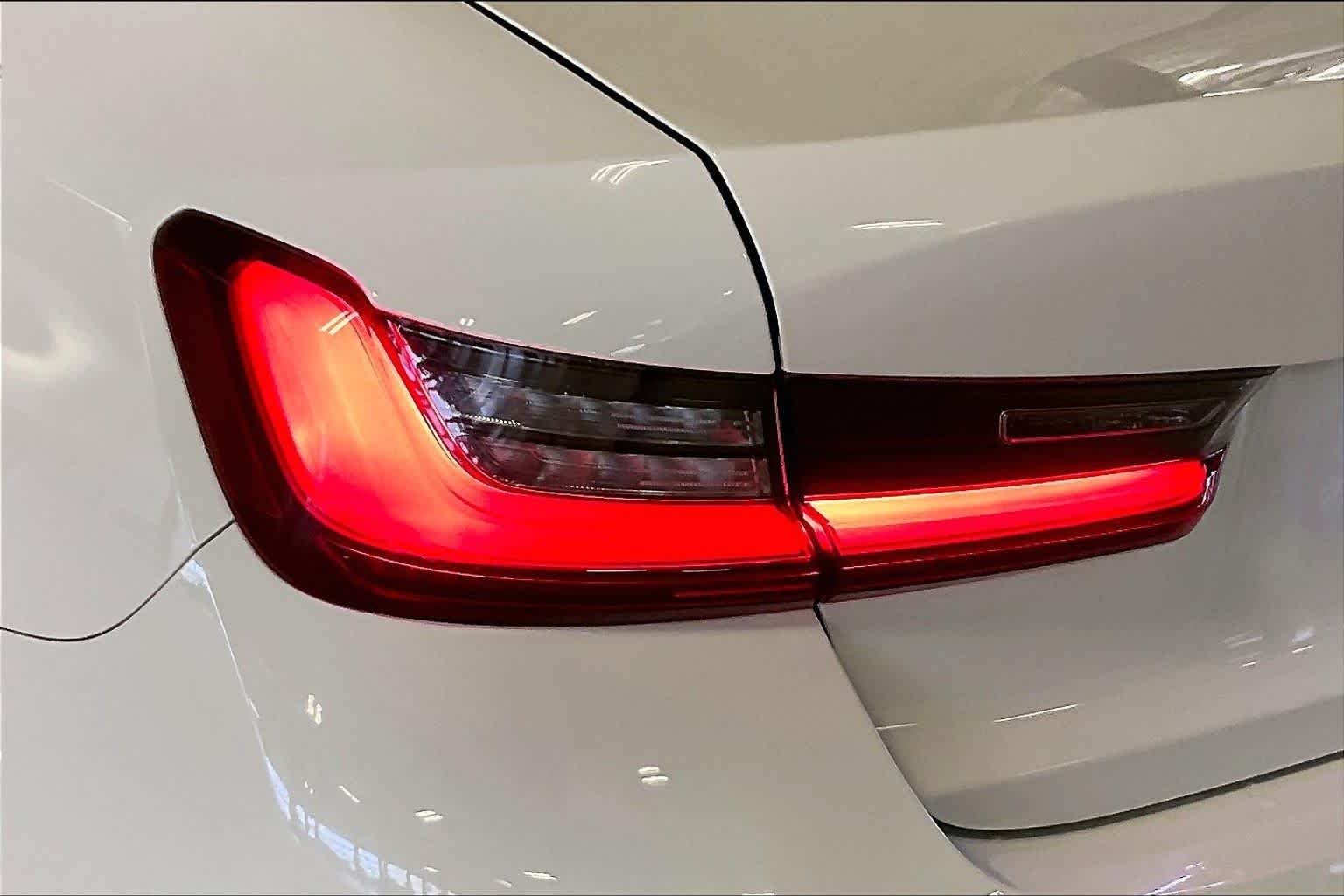 Used 2023 Alpine White BMW 330i image 25