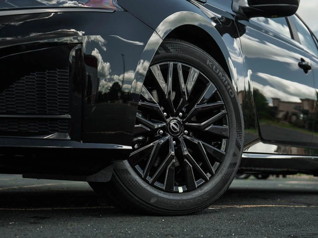New 2026 Super Black Clearcoat Nissan 2.5 SV image 6