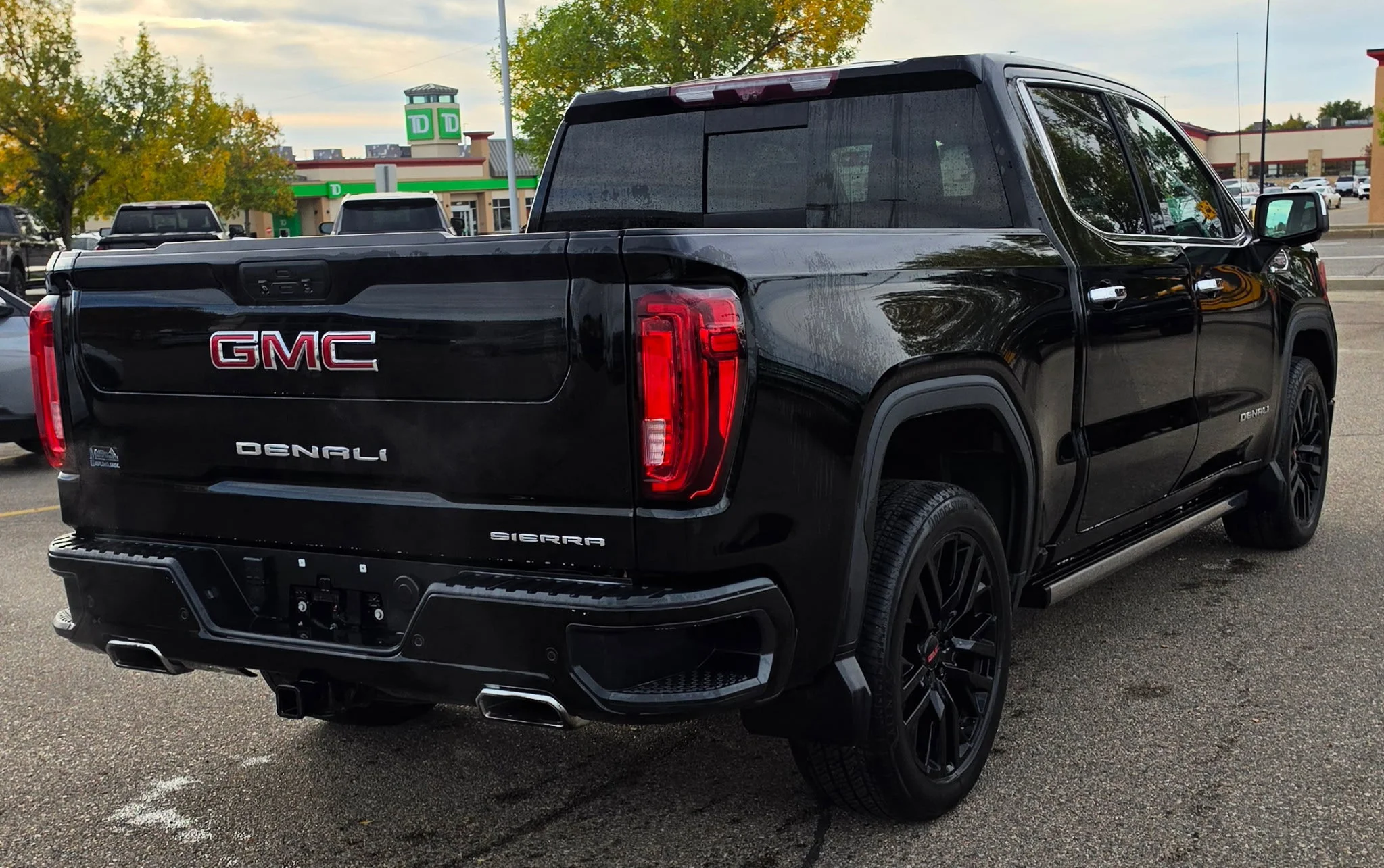 Used 2020 Black GMC Denali Crew Cab image 5