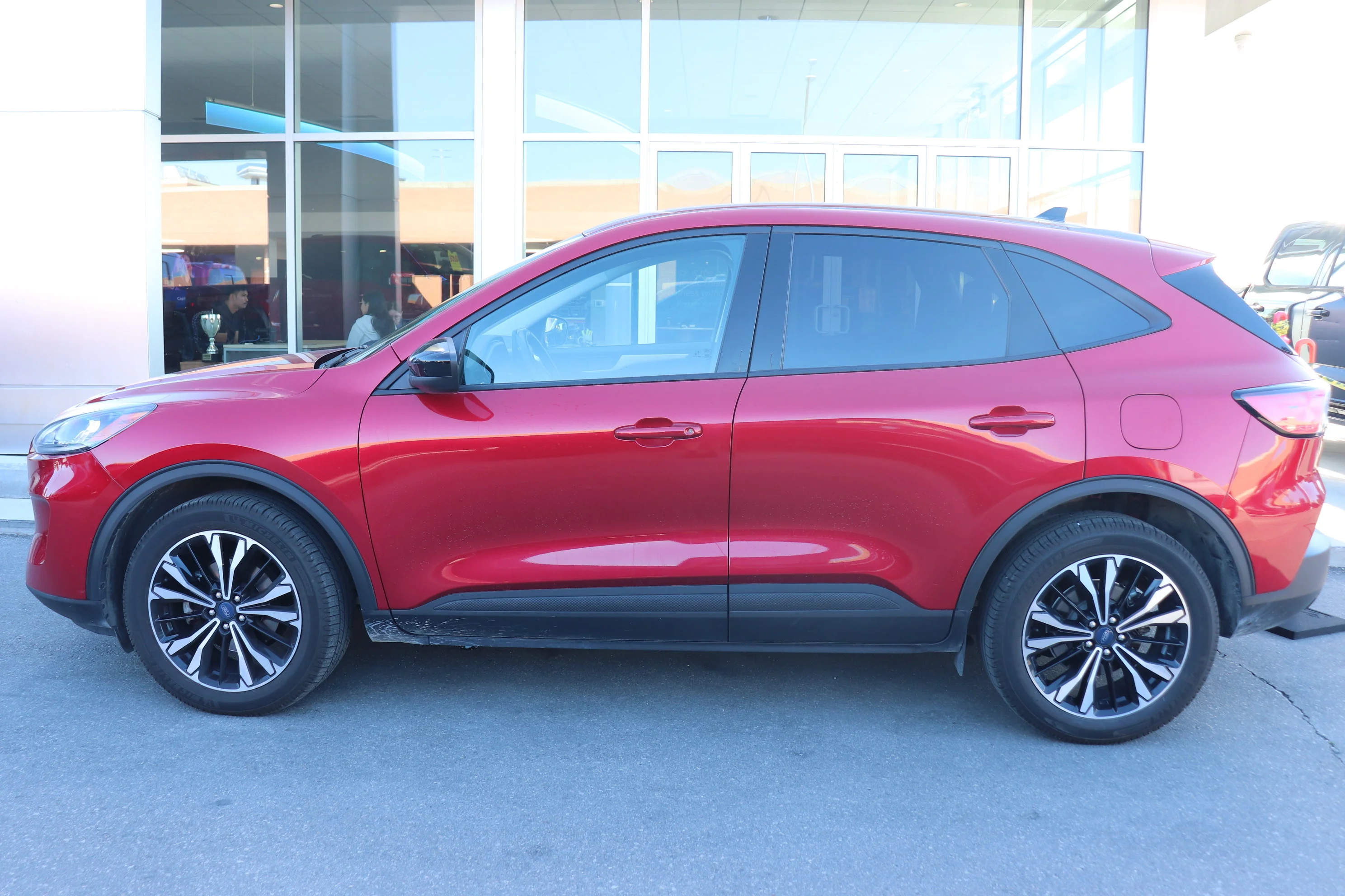 Certified Used 2022 Red Ford SE AWD image 3