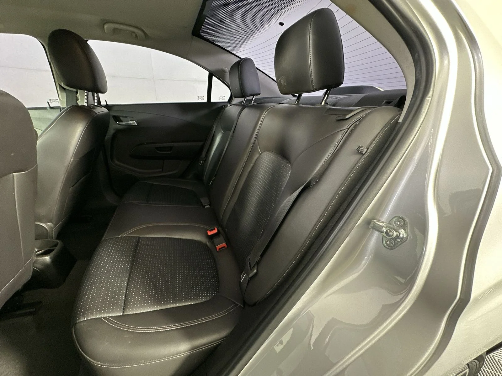 Used 2019 Silver Chevrolet Premier image 23