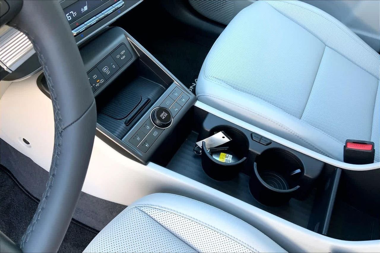2026 Hyundai Kona Limited - Photo 8