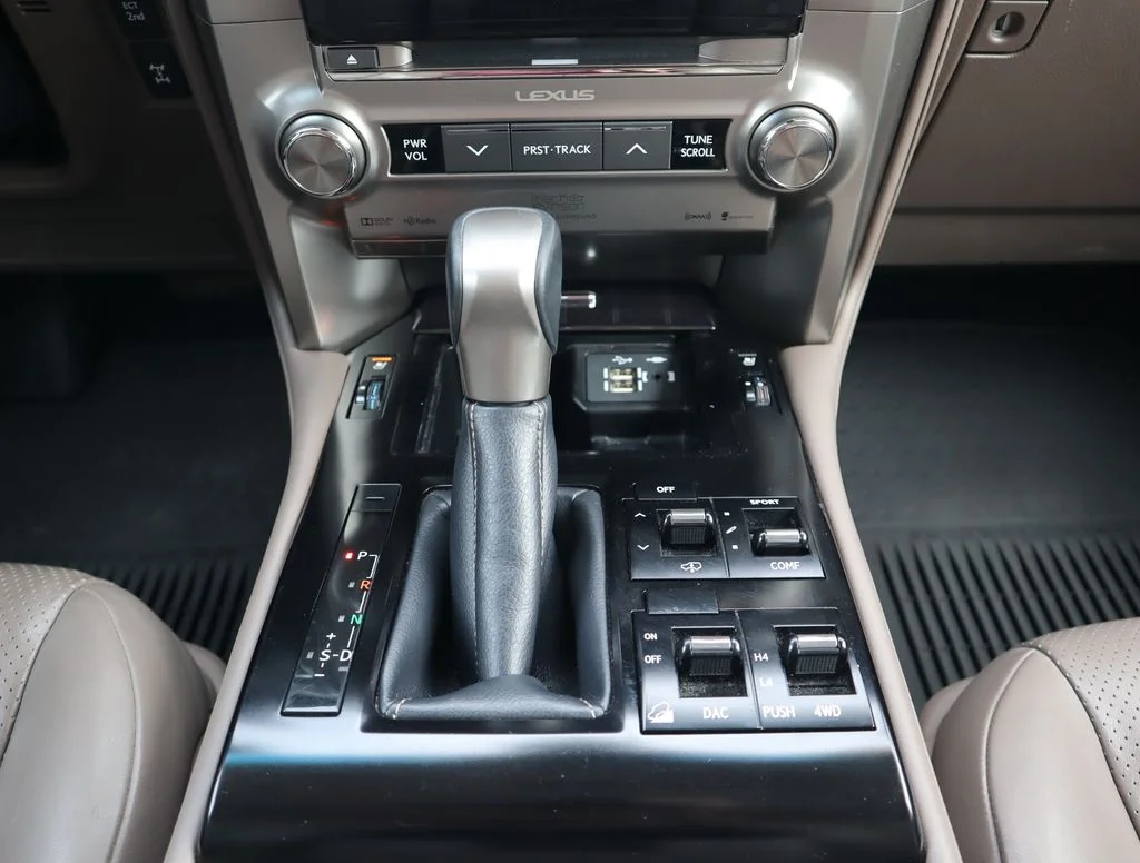 Used 2021  Lexus 460 Luxury image 34