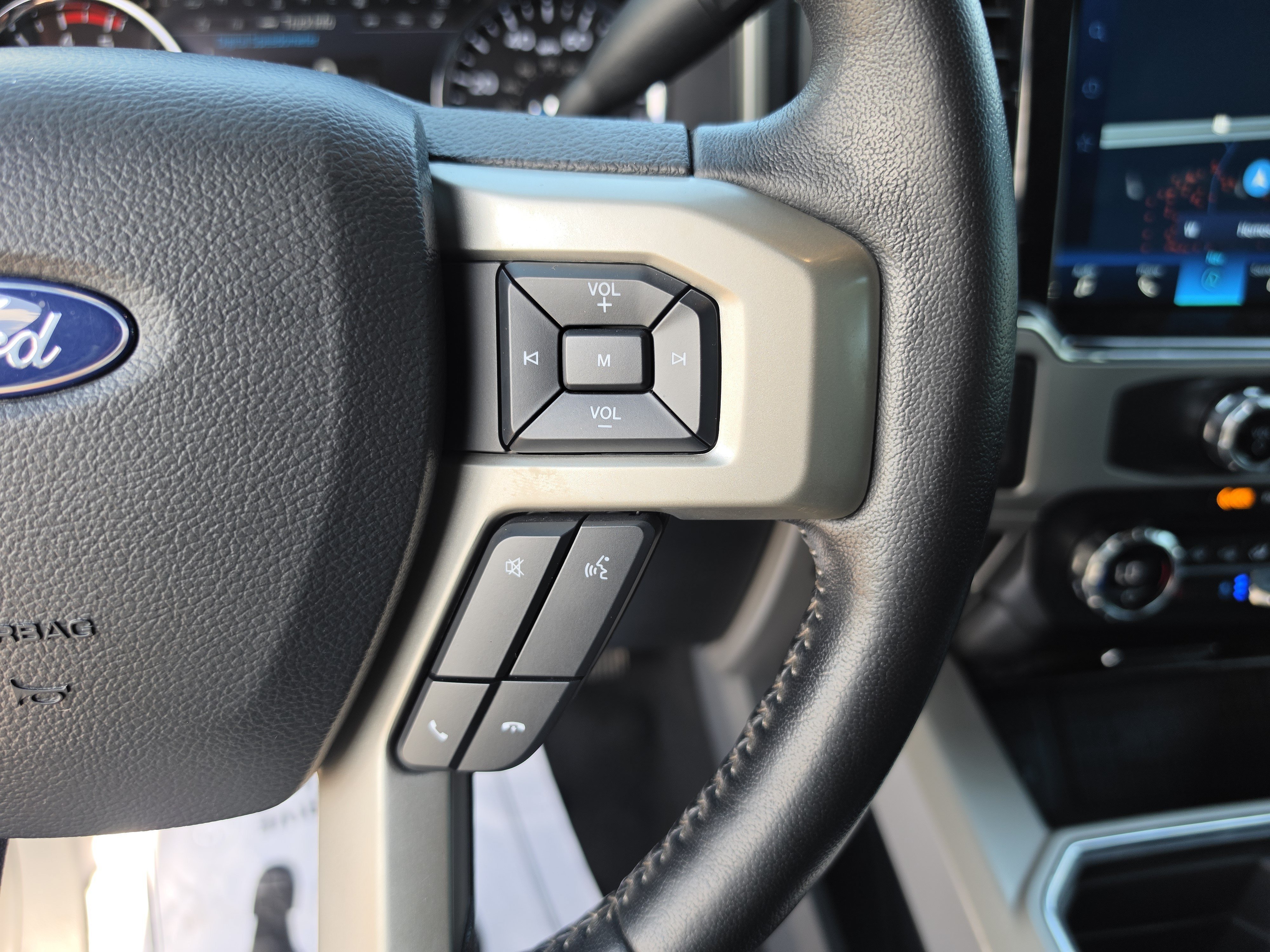 Used 2022 Black Metallic Ford LARIAT image 37