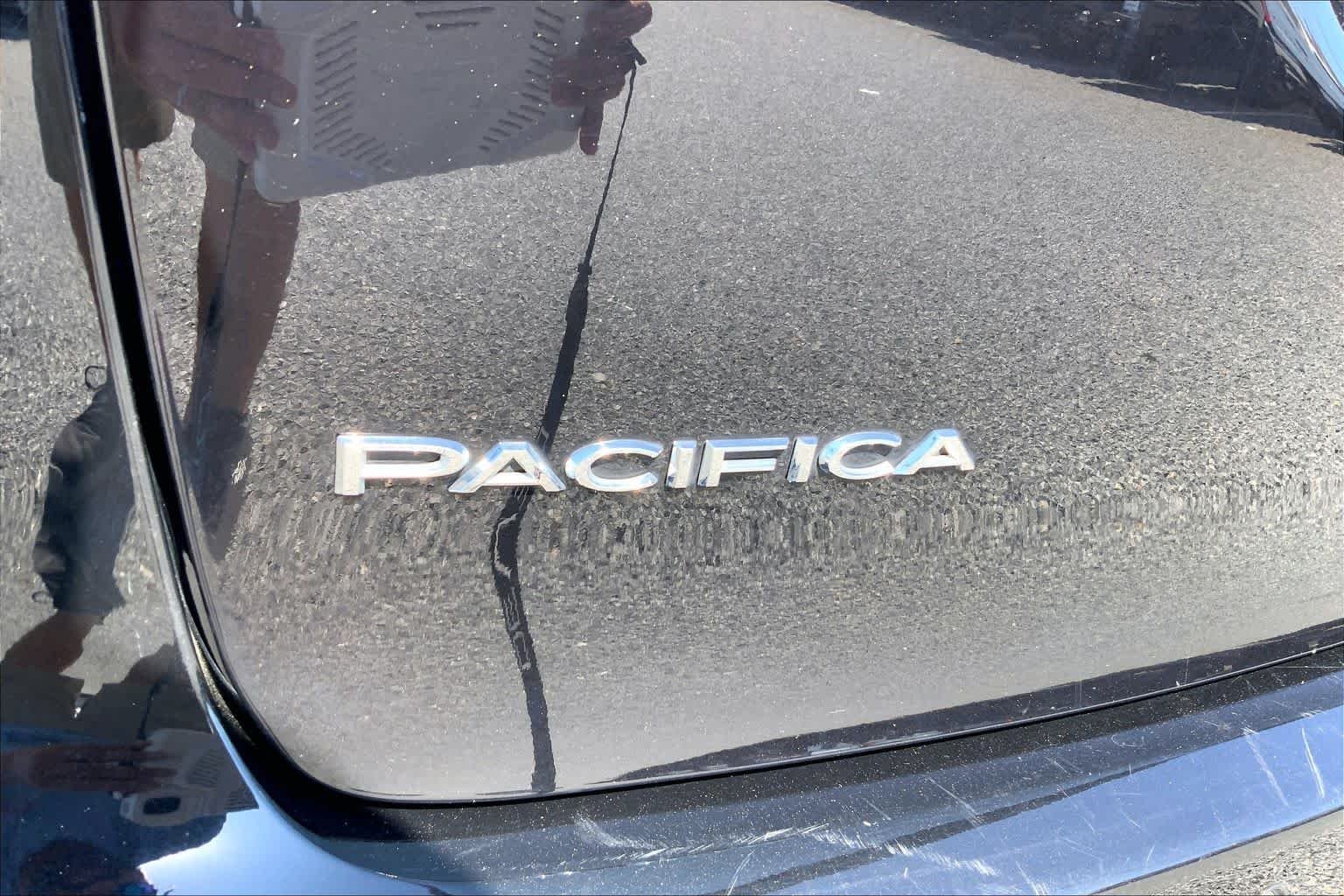 Used 2025 Diamond Black Crystal Pearlcoat Chrysler Select image 10