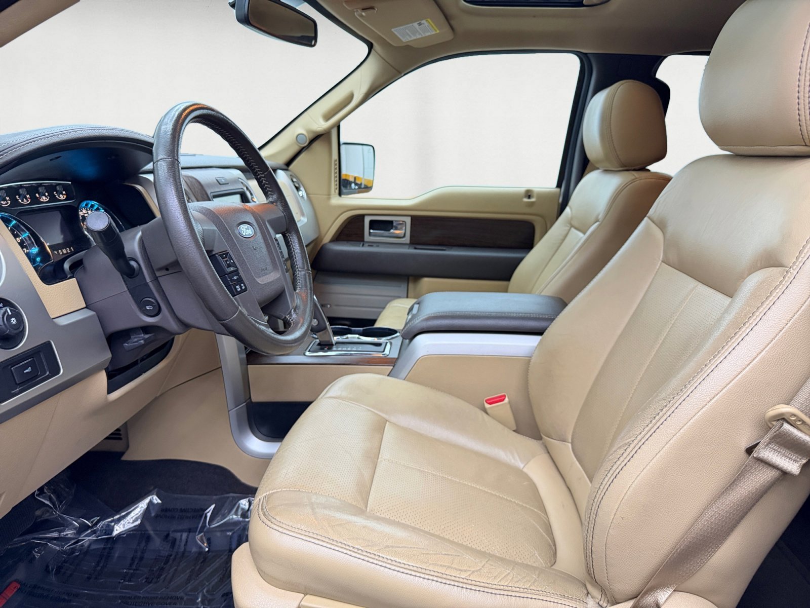 Used 2013 White Platinum Ford Lariat image 10