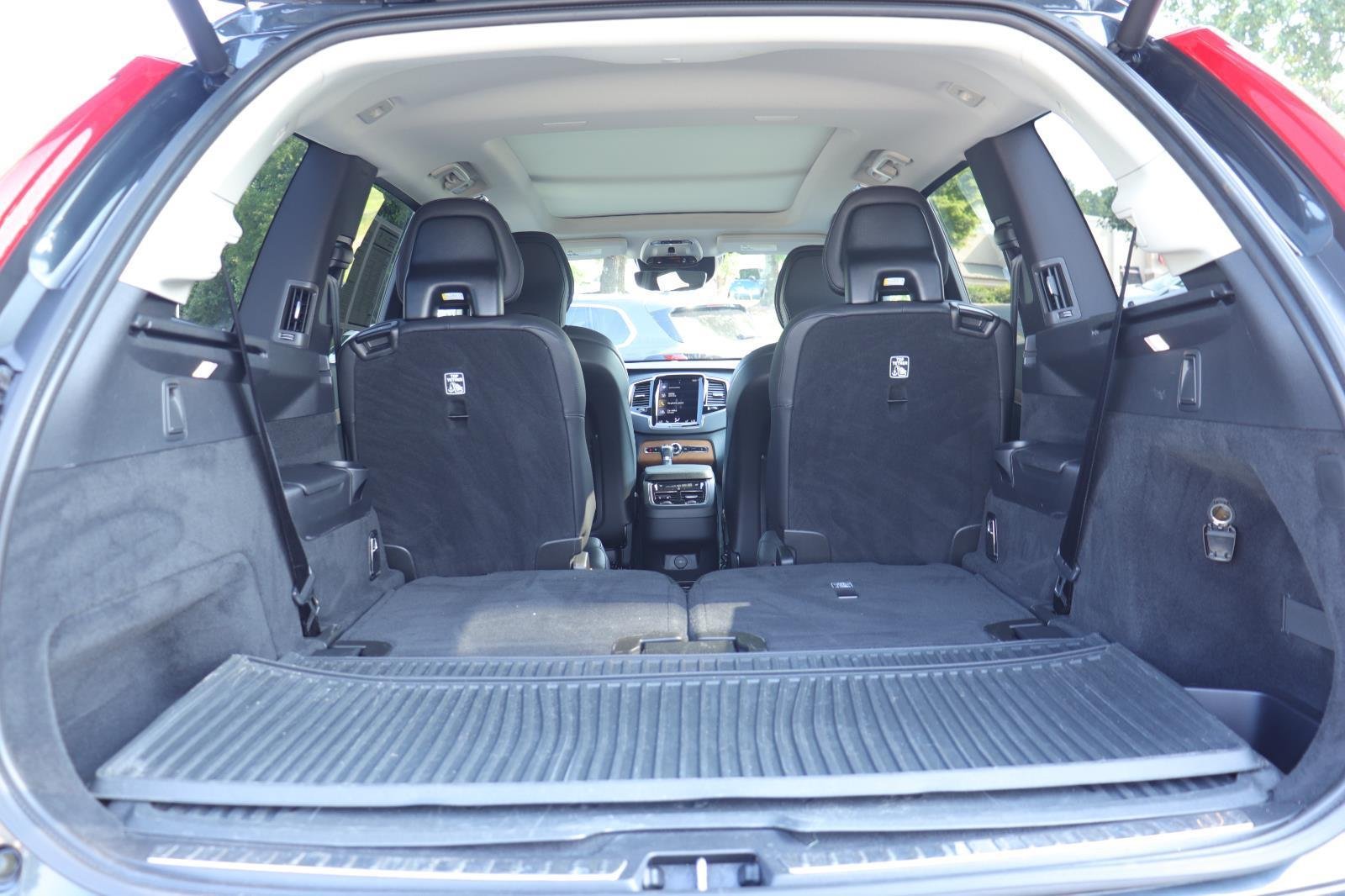 Used 2022 Savile Grey Metallic Volvo Momentum image 17