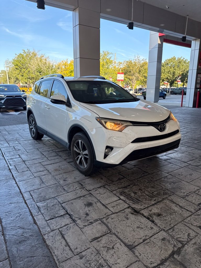 Used 2018 White Toyota XLE image 8